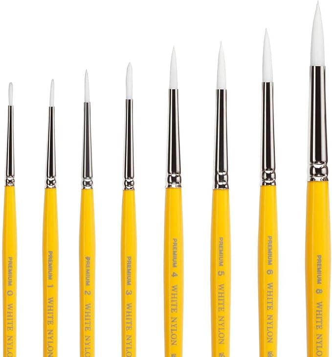 Pinceaux Kingart en nylon blanc, parfaits pour le facepainting, les tracés de lignes et les gouttes.