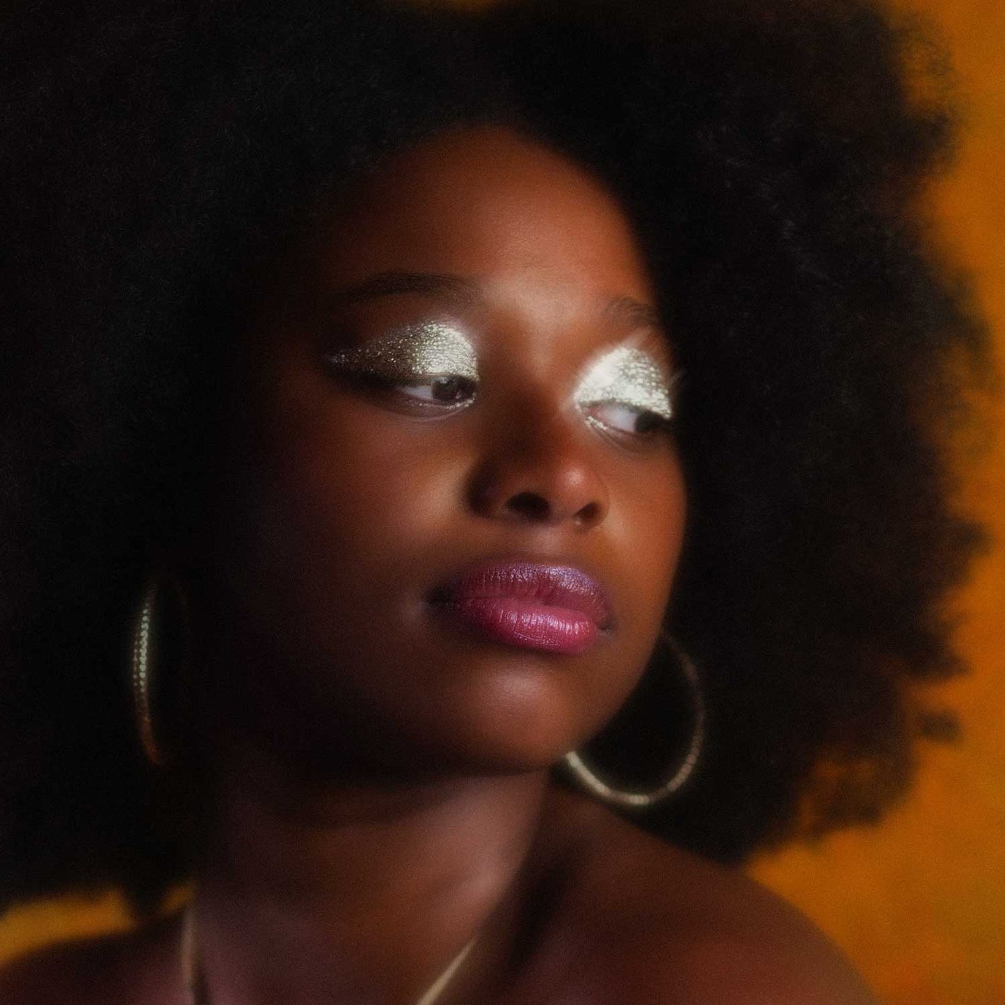 Gel Pailleté biodégradable Runway SiSi La Paillette, contenant des paillettes brillantes et fines dans un mélange doré et argenté.
