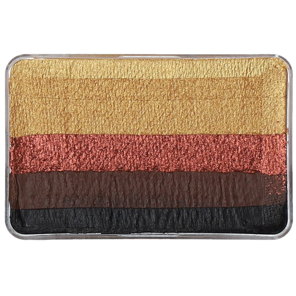 Zoom sur la texture irisée du maquillage Superstar Safari, montrant le dégradé de fards à l'eau jaune doré, cuivre et marron.