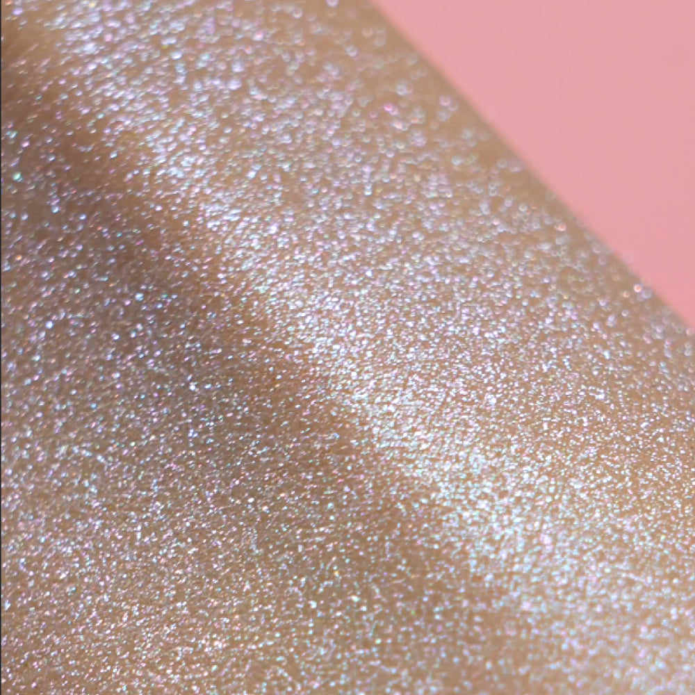 Aperçu du Spray poudre biodégradable Holo SiSi La Paillette - Rendu lumineux et scintillant.