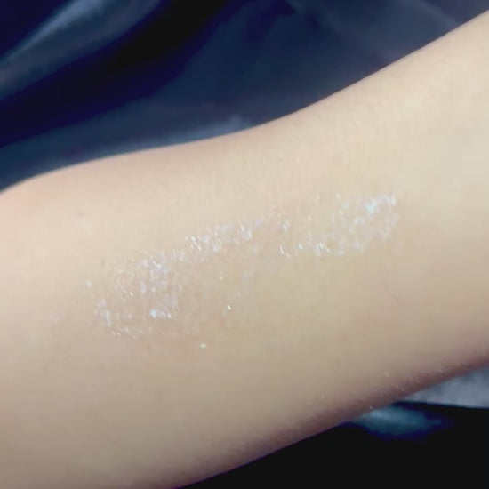 Aperçu du Gel pailleté Nuit Blanche Superstar pour un rendu lumineux et scintillant.