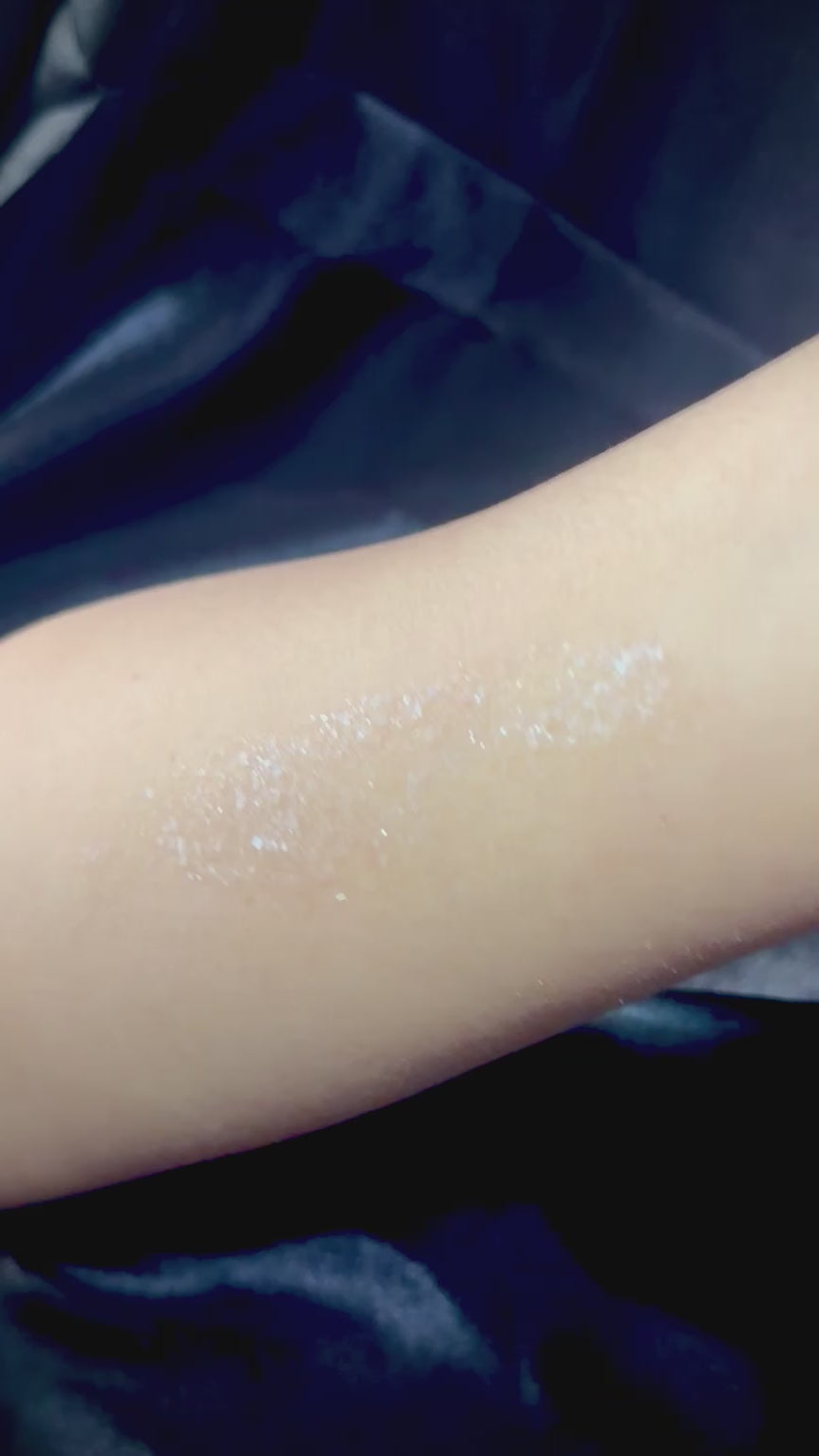 Aperçu du Gel pailleté Nuit Blanche Superstar pour un rendu lumineux et scintillant.